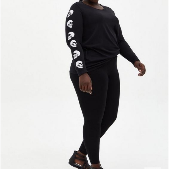 Black Skull Graphic Slim Fit Long Sleeve Tee NWT 1 - Picture 3 of 4